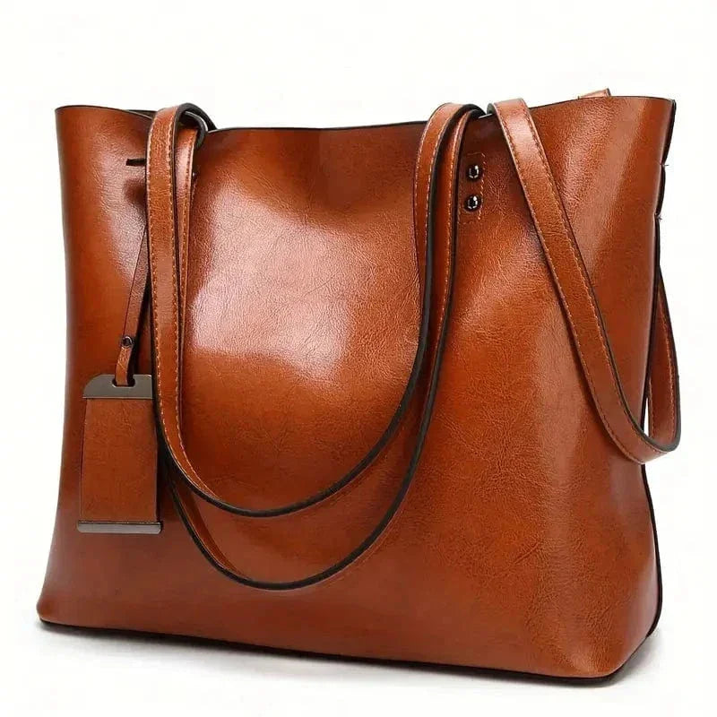 Elegant and versatile leather handbag