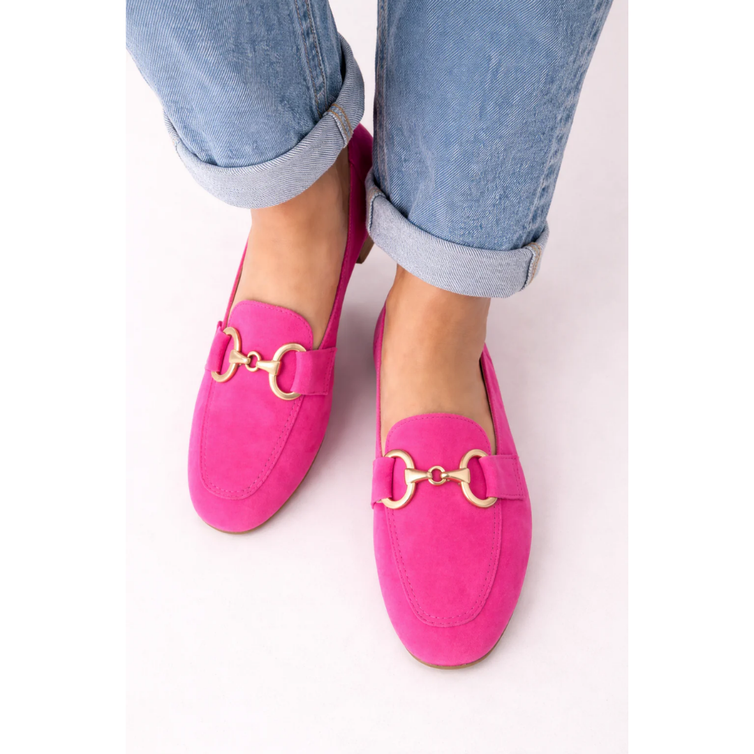 ELEGANT LOAFERS WITH METAL DETAIL