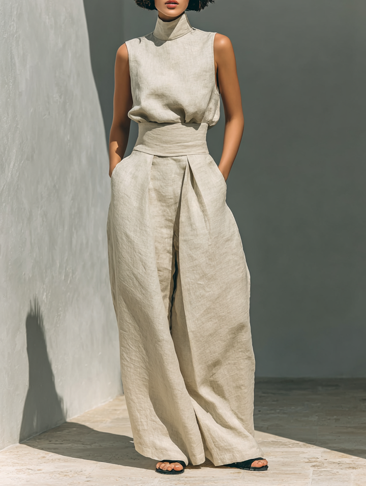 Set consisting of a sleeveless blouse and wide-leg pants made of a cotton-linen blend.